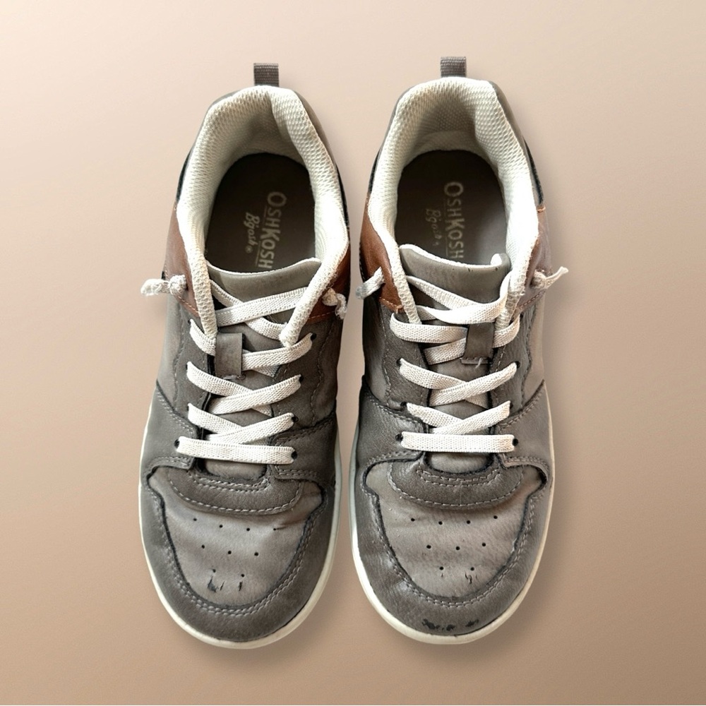 ⭐️ 5 for $25 OshKosh B'gosh Brown and Gray Boys’ Sneakers Size 2 - Picture 3 of 11